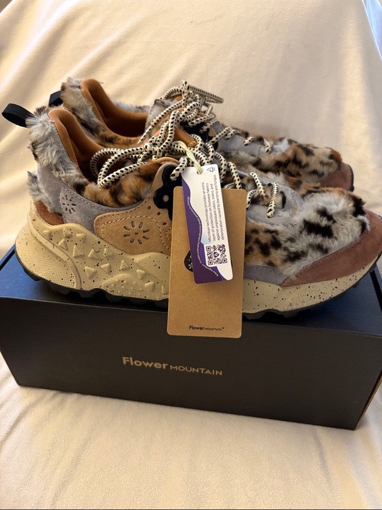 NWT Flower Mountain KOTETSU SUEDE ECO-FUR IN GREY & LIGHT BROWN - Picture 9 of 14